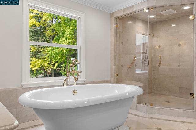 32 Kensington Ct, Alamo CA: https://media.crmls.org/mediaz/65f63d77-dd67-44a6-a843-b701ddf6d8a7.jpg