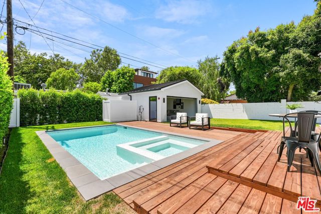 4153 Vantage Avenue, Studio City CA: https://media.crmls.org/mediaz/65f6d397-9422-44b4-9d87-186626827ea4.jpg