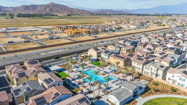 29566 Nini Ct, Winchester CA: https://media.crmls.org/mediaz/65f6d9f1-158d-49a1-b8a4-3f0fa411110d.jpg