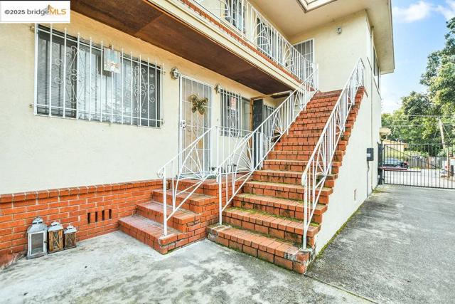 3300 Brookdale Ave, Oakland CA: https://media.crmls.org/mediaz/65f797f2-e878-4c81-aed1-bd1d4115e83d.jpg