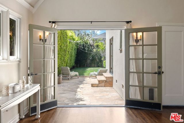 504 24Th Street, Santa Monica CA: https://media.crmls.org/mediaz/65f7fbc9-b627-4351-8421-2aa2a9f3b97a.jpg