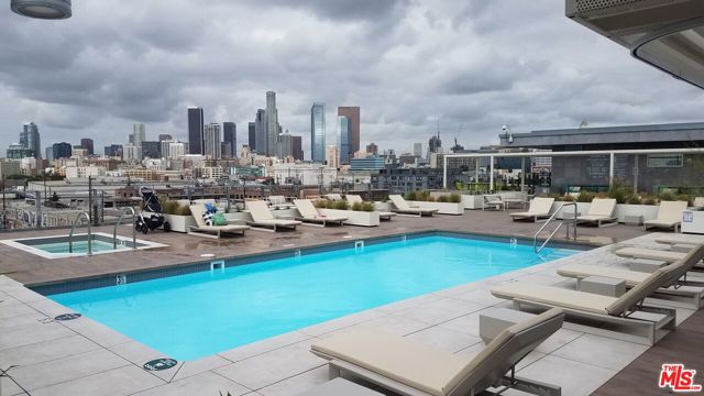 530 S Hewitt Street, Los Angeles CA: https://media.crmls.org/mediaz/65f86bf1-6b16-4f1a-b159-4bca76e84d2b.jpg