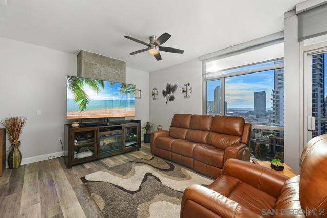 800 The Mark Ln, San Diego, California 92101, 2 Bedrooms Bedrooms, ,2 BathroomsBathrooms,Condominium,For Sale,The Mark Ln,250019820SD