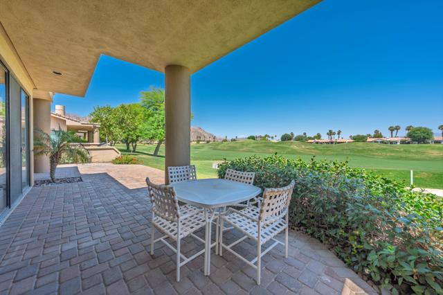 80555 Pebble Beach, La Quinta CA: https://media.crmls.org/mediaz/65f8ed4b-727b-4aa3-9bd7-d1b117bd29aa.jpg