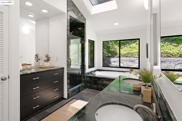 151 La Espiral, Orinda CA: https://media.crmls.org/mediaz/65f90ca0-9160-41bb-bd9d-94a28956c4ed.jpg