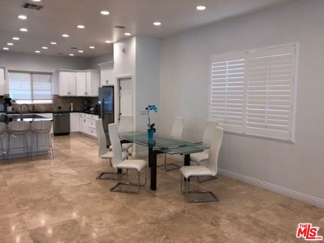 10521 ALMAYO Avenue, Los Angeles CA: https://media.crmls.org/mediaz/65f91b24-5863-4845-9249-59176de47e13.jpg