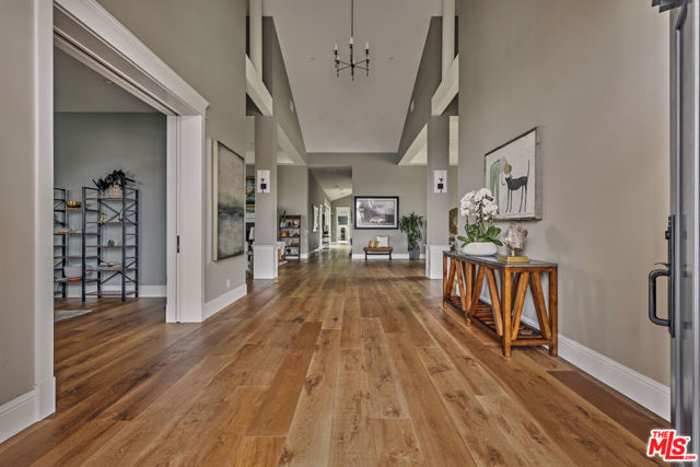 1697 W Potrero Road, Westlake Village CA: https://media.crmls.org/mediaz/65f91b8c-a089-4ce1-9725-2eb4e9856a94.jpg