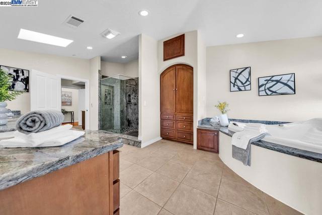 48912 Crown Ridge Cmn, Fremont CA: https://media.crmls.org/mediaz/65f97065-8cbe-48fa-826b-db317e3f9b30.jpg