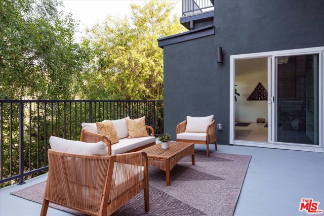 2162 Lyric Avenue, Los Angeles CA: https://media.crmls.org/mediaz/65fa2e3f-e487-4437-9547-f422afb3d415.jpg