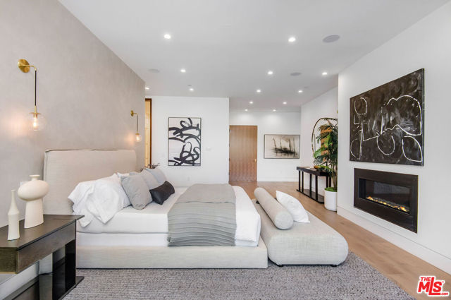 4544 Woodley Avenue, Encino CA: https://media.crmls.org/mediaz/65fabcc6-21c4-4ece-99ae-6361c6b8d622.jpg
