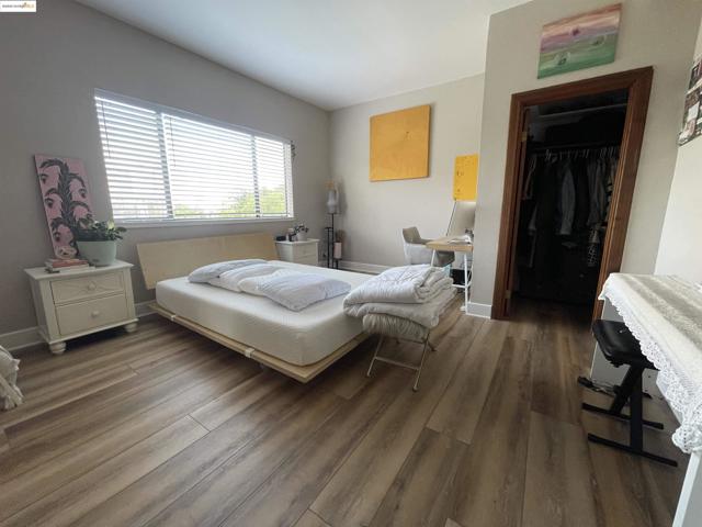 290 Park View Terrace, Oakland CA: https://media.crmls.org/mediaz/65fb0860-2d10-4cfc-a153-21806485961d.jpg