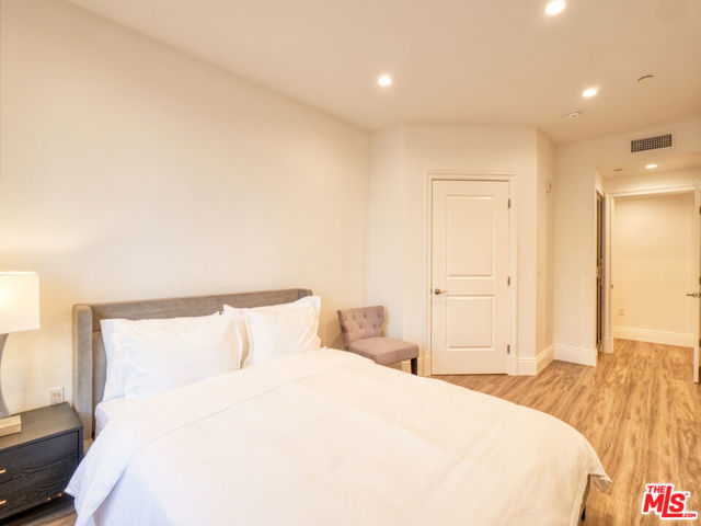 8700 Chalmers Drive, Los Angeles CA: https://media.crmls.org/mediaz/65fb2cb5-b256-4de9-be20-fc9d28809f69.jpg