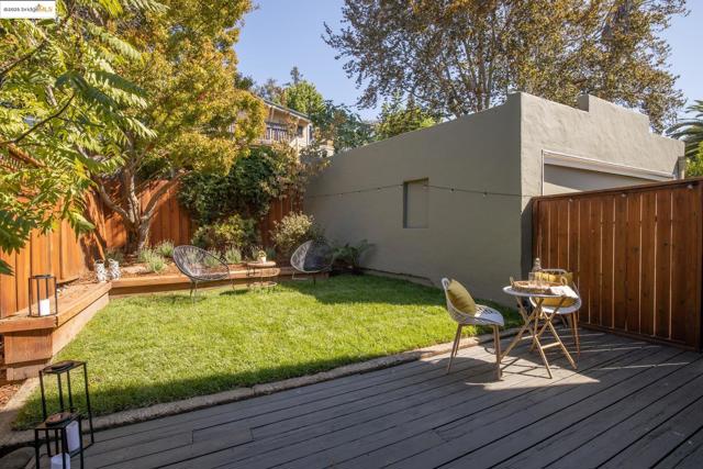 4008 Woodruff Ave, Oakland CA: https://media.crmls.org/mediaz/65fb3728-d9b9-47ae-a23e-8a8ecc88c55f.jpg