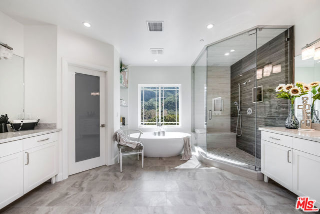 29677 Mulholland Highway, Agoura Hills CA: https://media.crmls.org/mediaz/65fb5b67-689d-4622-9b53-94de854815fe.jpg