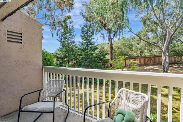 675 Sharon Park Dr, Menlo Park CA: https://media.crmls.org/mediaz/65fbe270-efb4-45c7-8110-ee69dba10224.jpg