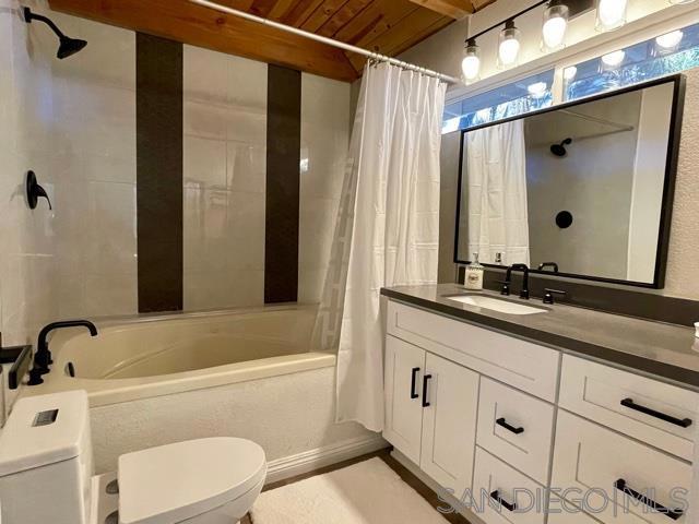 41489 Comstock Ln, Big Bear CA: https://media.crmls.org/mediaz/65fc7773-fec1-47a8-b6c6-9ad6006f2f52.jpg