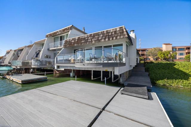 464 Fathom Drive, San Mateo CA: https://media.crmls.org/mediaz/65fc7d8e-5be9-49a4-88be-d289314c3aba.jpg