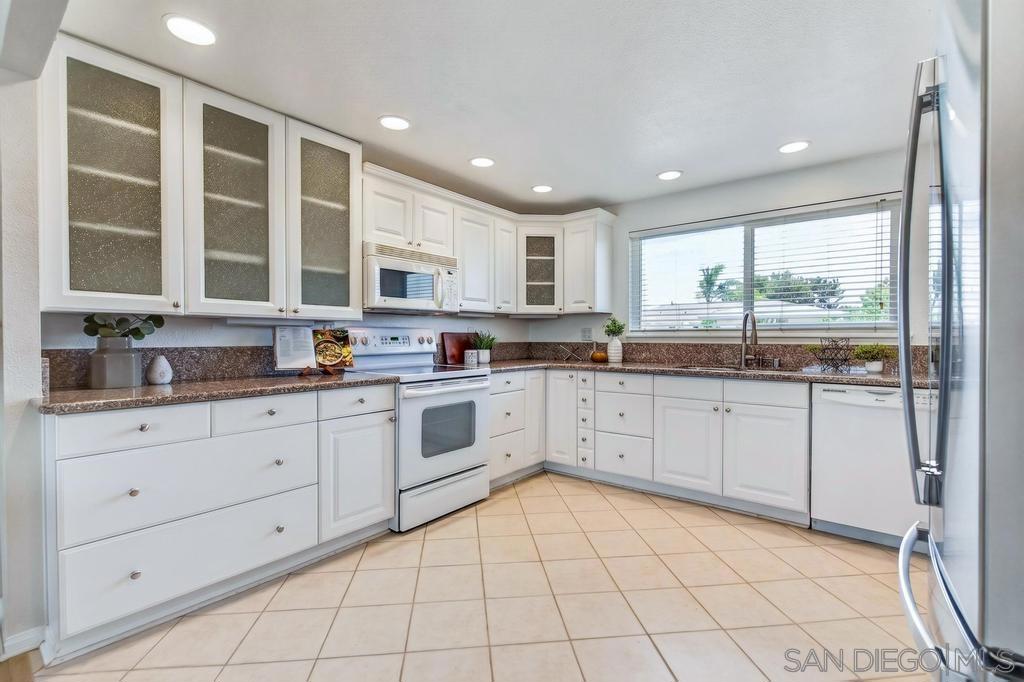 16749 Obispo Ln - photo 5