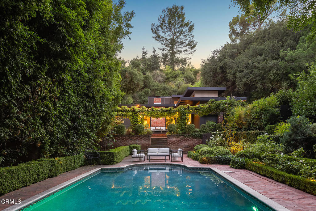 595 Linda Vista Avenue