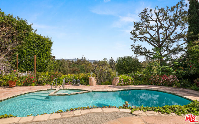 850 Birchwood Drive, Los Angeles CA: https://media.crmls.org/mediaz/65fe9d55-2690-43c5-bde3-dcfa6b02eb8b.jpg