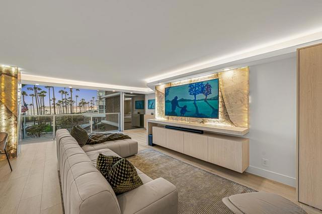 1820 Avenida Del Mundo, Coronado CA: https://media.crmls.org/mediaz/65fe9e65-94c4-4bab-8eb1-1857bc7811f2.jpg