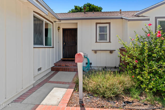 6449 Quakertown Avenue, Woodland Hills CA: https://media.crmls.org/mediaz/65feca8b-749e-45a3-b519-62d0adefc416.jpg