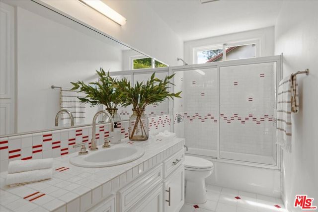 10411 Windtree Drive, Bel Air CA: https://media.crmls.org/mediaz/65ff6ff3-f83b-405c-a38c-642c2c8d92d5.jpg