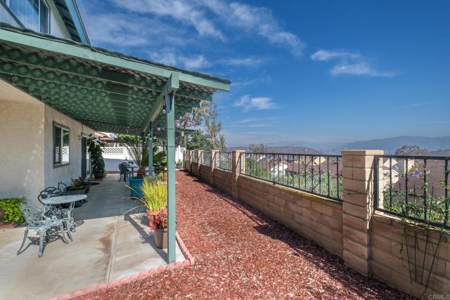 Detail Gallery Image 6 of 26 For 10865 Charing Cross Rd, Spring Valley,  CA 91978 - 4 Beds | 3 Baths