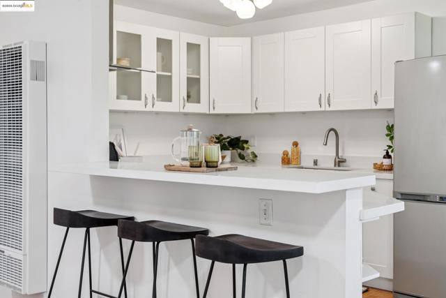 2028 Damuth St, Oakland CA: https://media.crmls.org/mediaz/65ffaab0-4d02-4214-b00f-e5299348c49b.jpg