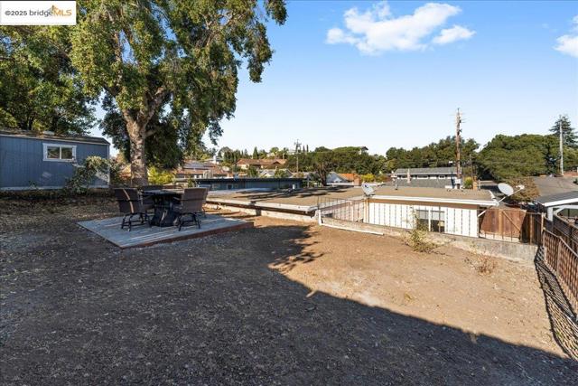 18943 Crest Ave, Castro Valley CA: https://media.crmls.org/mediaz/65ffc58b-366b-4978-95f6-7f1c7031cbdd.jpg