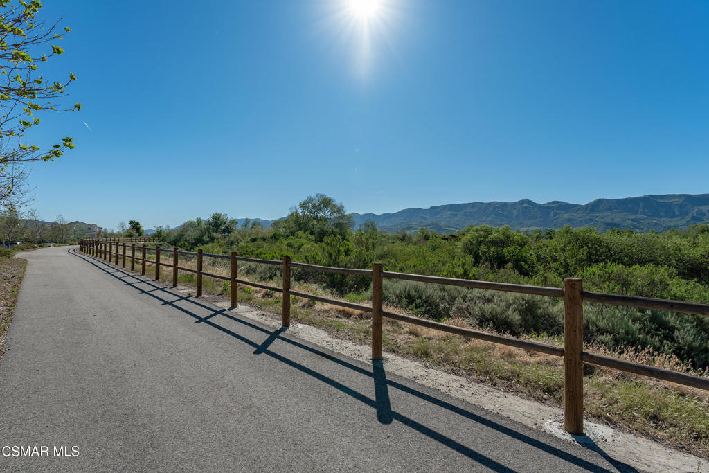 https://media.crmls.org/mediaz/65ffeeb4-4daf-4681-88be-db31130a30b8.jpg?preset=X-Large
