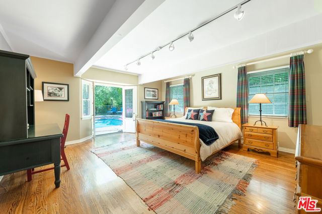 4722 Noeline Avenue, Encino CA: https://media.crmls.org/mediaz/6600aa72-baee-49e0-be9f-70cc5684cd0c.jpg
