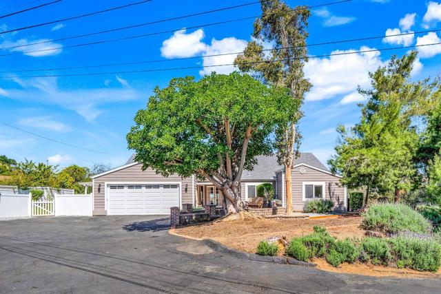 14027 Jamul Dr, Jamul CA: https://media.crmls.org/mediaz/6600ea42-cef9-4c36-b11d-d2a39b91bf57.jpg