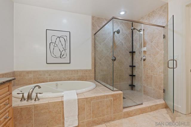 1040 Genter St, La Jolla CA: https://media.crmls.org/mediaz/6601e60e-c50b-482c-9ebc-5f63d72a73ae.jpg