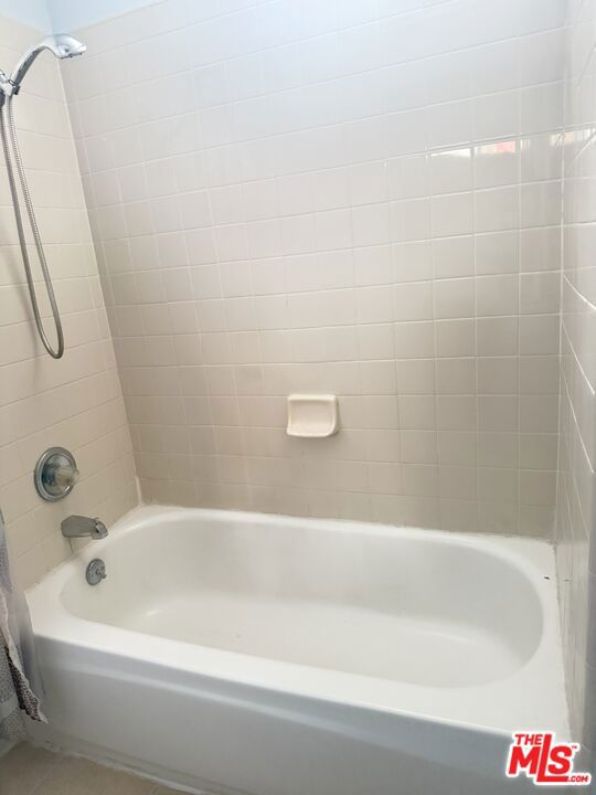220 N Louise Street, Glendale CA: https://media.crmls.org/mediaz/6601fc22-3437-4f83-9d18-92132313c470.jpg