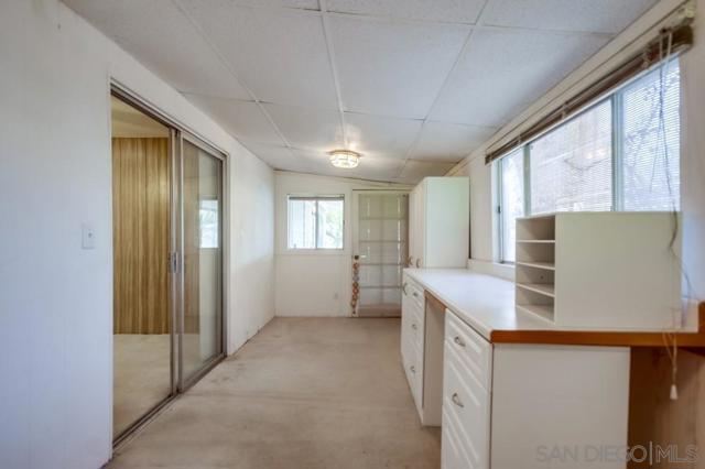 14215 Pecan Park Ln, El Cajon CA: https://media.crmls.org/mediaz/66021266-3de0-4b01-bae0-58fea108046b.jpg