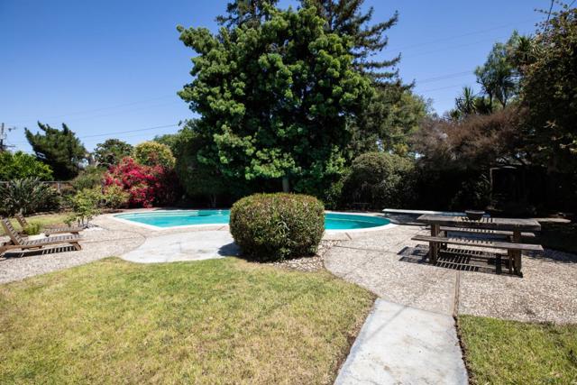 1208 Fairbrook Drive, Mountain View CA: https://media.crmls.org/mediaz/66025f7f-a483-446c-9b8c-0b5f6a4e1db0.jpg