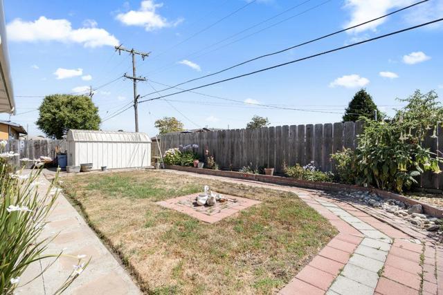 582 E Alvin Drive, Salinas CA: https://media.crmls.org/mediaz/660317cd-cb10-4f4e-b613-7fd7928f589d.jpg