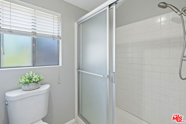 5757 Owensmouth Avenue, Woodland Hills CA: https://media.crmls.org/mediaz/66031b2b-f9ca-461f-af50-3a109e958db3.jpg