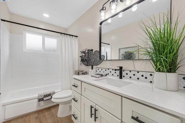36517 Cherry St, Newark CA: https://media.crmls.org/mediaz/66033b27-2072-4ba3-a6a3-9f0c4a51c053.jpg
