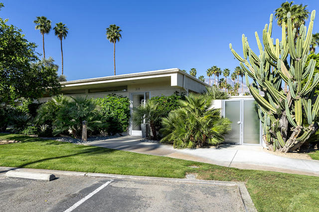 318 Desert Lakes Drive, Palm Springs, CA 92264