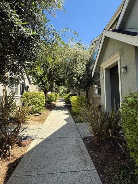 188 Caroline Lane, Gilroy CA: https://media.crmls.org/mediaz/66045737-f1b5-4baf-9b96-d0288352c5ed.jpg