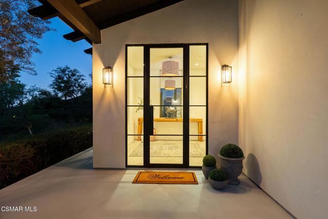33235 Mulholland Highway, Malibu CA: https://media.crmls.org/mediaz/66045f91-d07d-4524-9a77-6402b4082e6c.jpg