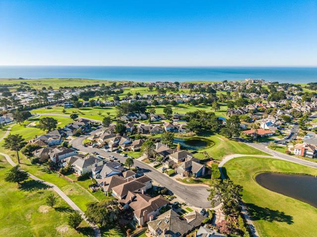 370 Burning Tree Court, Half Moon Bay CA: https://media.crmls.org/mediaz/6604aedb-11eb-4d9e-ad16-e4d9b9061ade.jpg