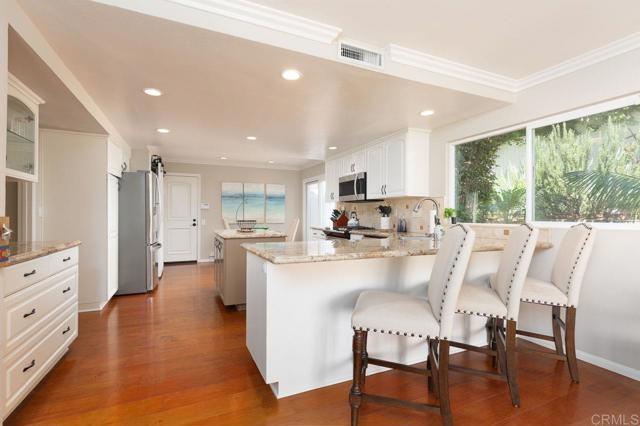 10667 Viacha Dr, Tierrasanta CA: https://media.crmls.org/mediaz/66054d8b-dd4d-4e6e-9a71-4ba0ceda0367.jpg