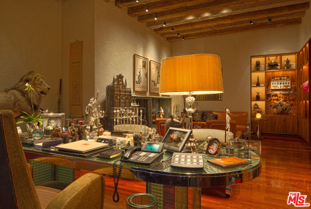 470 Layton Way, Los Angeles CA: https://media.crmls.org/mediaz/6605a0a1-a445-4f02-9ea0-57679aa90c72.jpg
