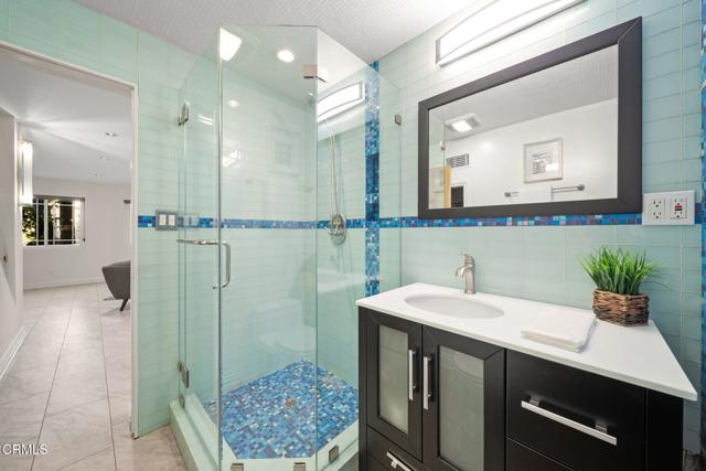 Detail Gallery Image 29 of 36 For 1038 Oban Dr, Los Angeles,  CA 90065 - 3 Beds | 3 Baths