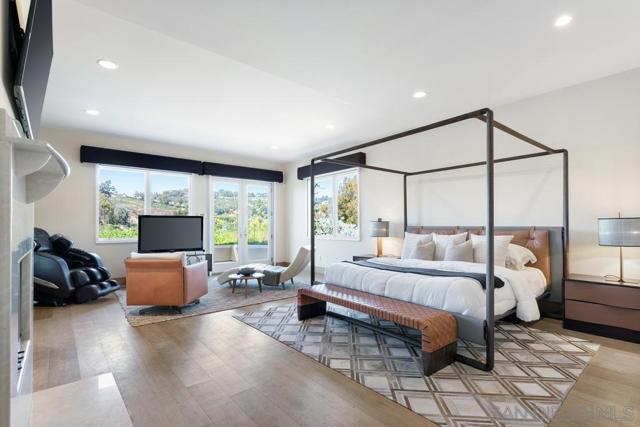 6617 Muirlands Dr, La Jolla CA: https://media.crmls.org/mediaz/66064f27-034d-4773-a74e-6ce2947606b5.jpg