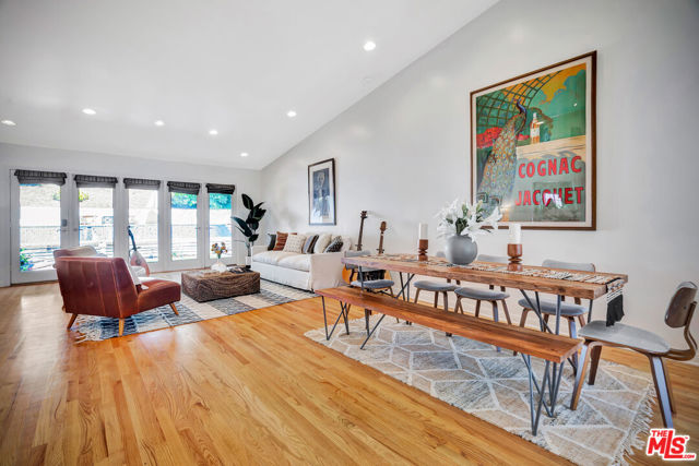 5252 Vanalden Avenue, Tarzana CA: https://media.crmls.org/mediaz/6606715c-206a-4ece-bbdc-46f83545f2b0.jpg