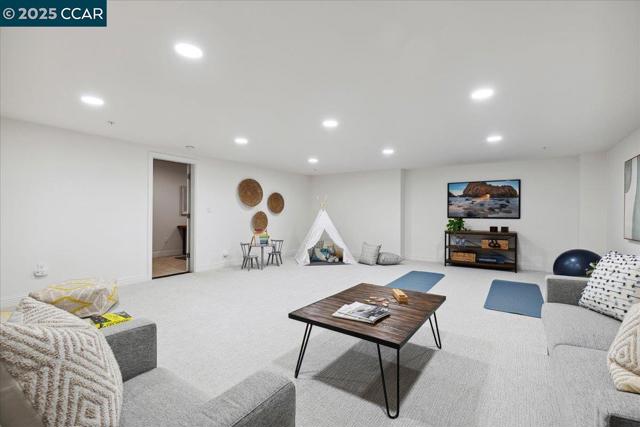 38 Citron Knoll, Orinda CA: https://media.crmls.org/mediaz/660681f9-61ad-46ca-943d-26bb3c161462.jpg